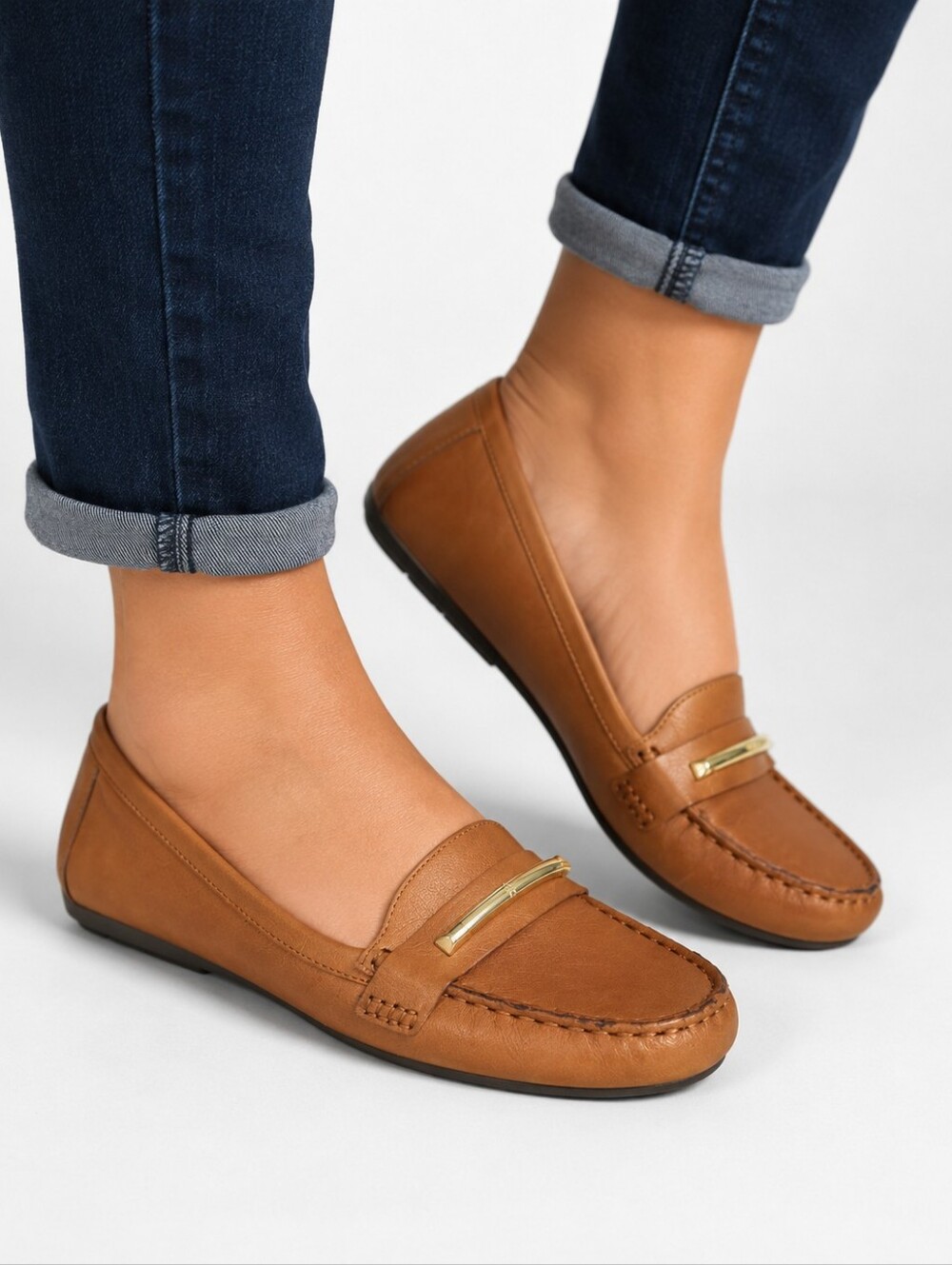 Naturalizer N5 Comfort Kamille Leather Loafers Cognac Brown Gold Hardware Comfy